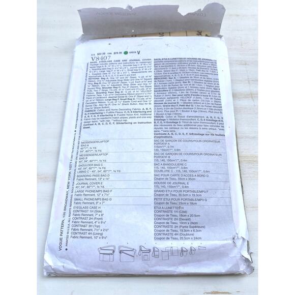 Vogue V8407 Women Bags/Eyeglasses Case/ Journal Cover Sewing Pattern Uncut FF - Picture 2 of 3